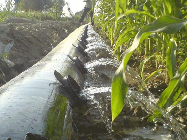 رخ پلاستیک 4 جایگزین مناسب کانال های آبیاری خاکی، صرفه جویی در مصرف آب